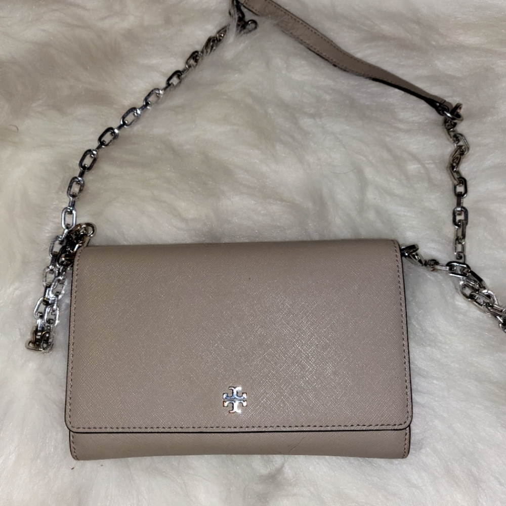 Tory Burch wallet on chain